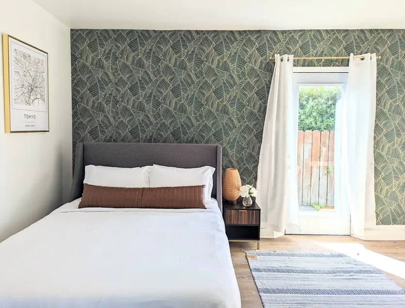 2BR 1 BA Suite with Backyard & City Views! - Image 1