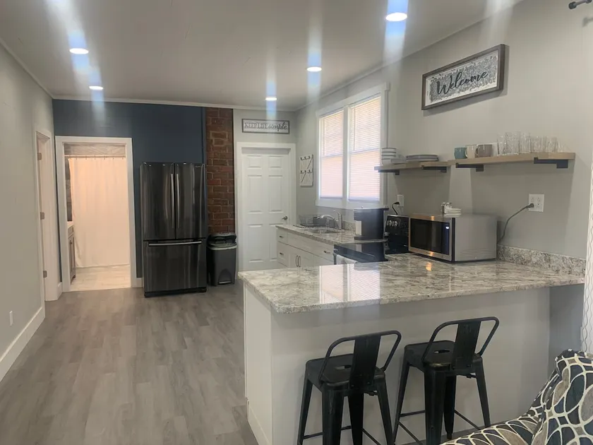 Fresh Remodel Modern-Home Walking Dist. 2 Hospital - Image 1