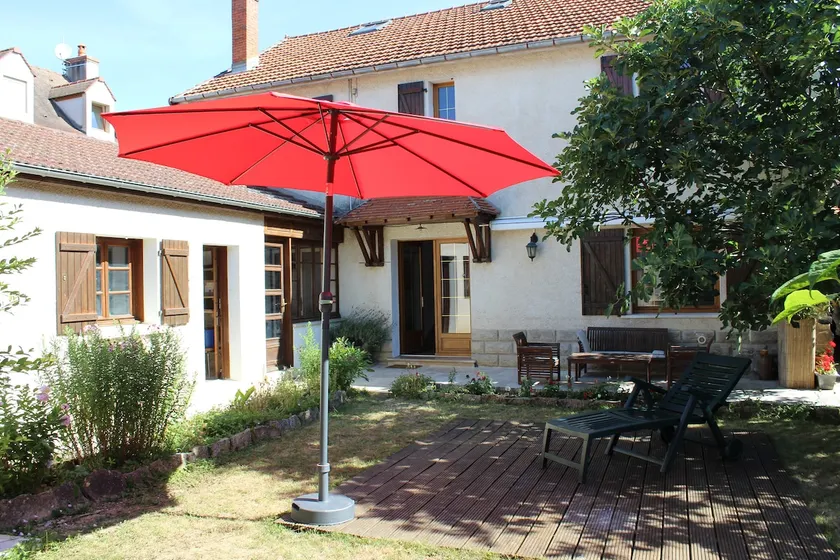 Large house in a wine village - Image 1