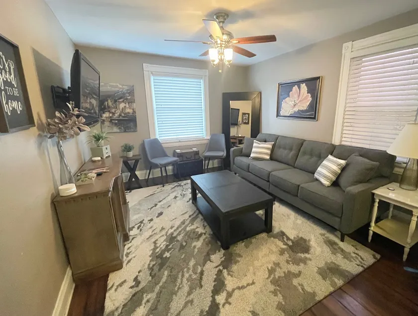 Beautiful 2 Bedroom Apt! Close to UC & Downtown! - Image 1