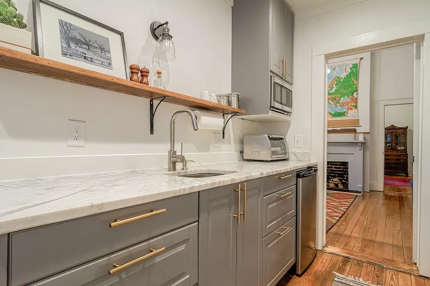 The Traveler's Apartment | 1BR 1BA + Kitchenette - Image 1
