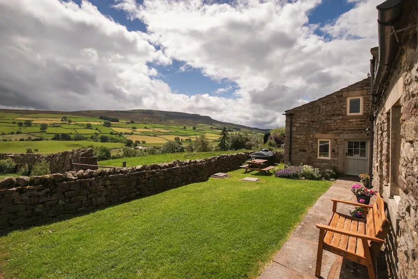 Crow Hall - Luxury Holiday Accommodation - Image 1