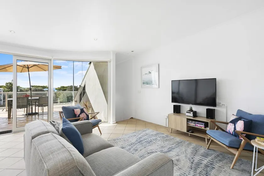 Blue Door - Lorne Holiday Stays - Image 1