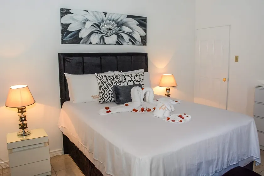 Western Jewels Guesthouse - Image 1