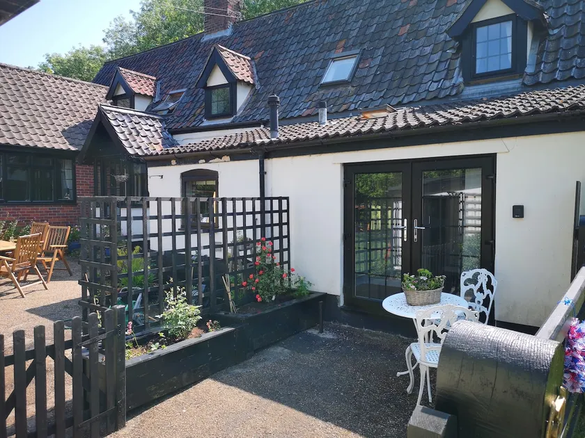 Adorable 1 bedroom annex in Flixton - Image 1