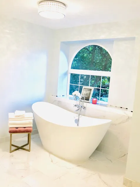 Luxe Spa Studio • Soaking Tub • Private • Quiet - Image 1
