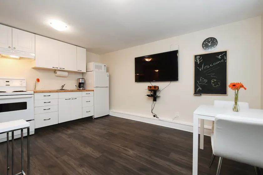 Blue House Suite - Image 1