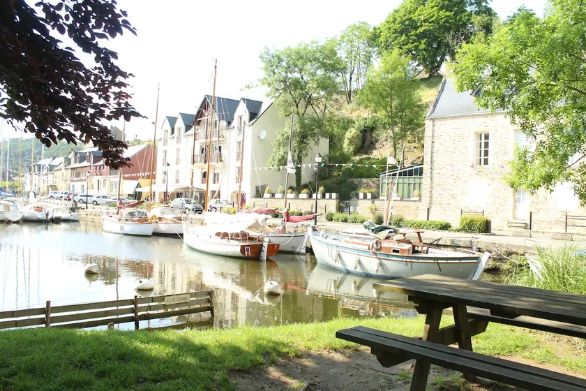 a stopover at the port of La Roche-Bernard - Image 1