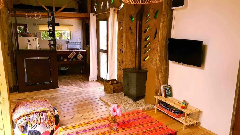 A living house in native forest near the beach - Image 1