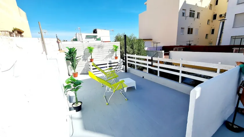 P House with a private and central rooftop. WiFi + Netflix - Image 1