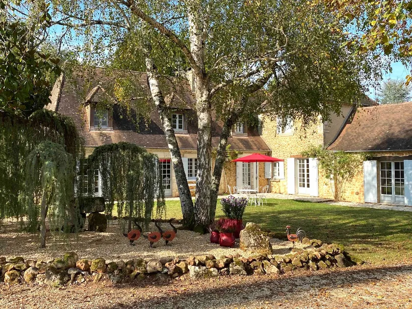 Large house with heated swimming pool and spa on a 4-hectare property - Image 1