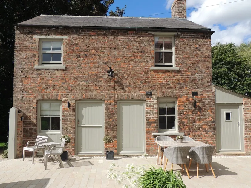 Grooms Cottage by Sheriff Hutton Castle near York - Image 1