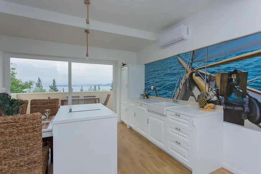 Captain's apartment - Image 1
