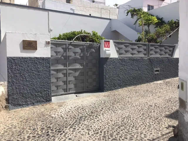 House in the village of Agaete - Image 1