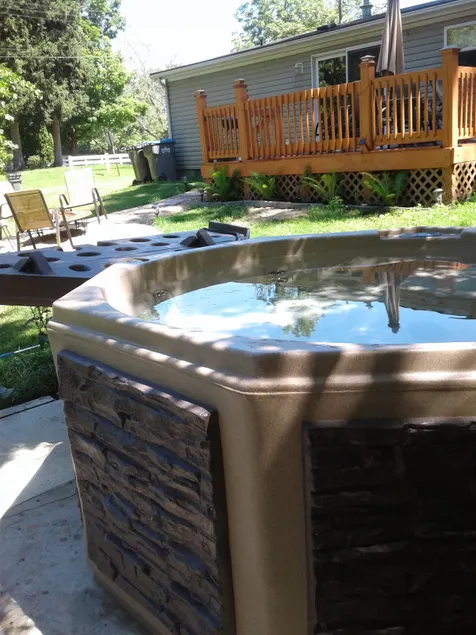 Debs Michigan hot tub house, open all year - Image 1