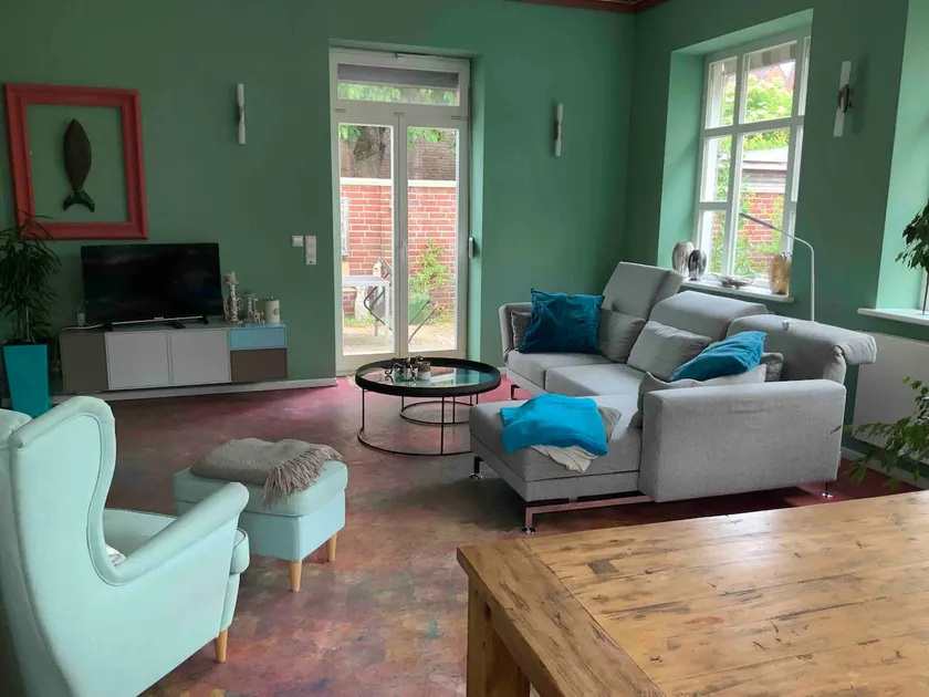 Spacious living in the old town (with parking) - Image 1