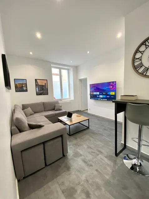 Cormicy apartment, downtown, near ARENA - Image 1
