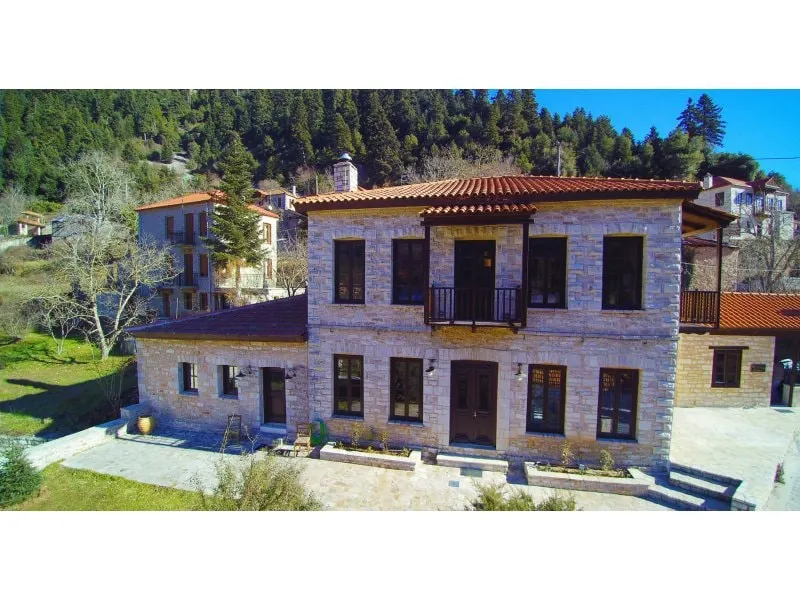 Seasons-Winter 5 Bedroom Home 250m2 - Image 1