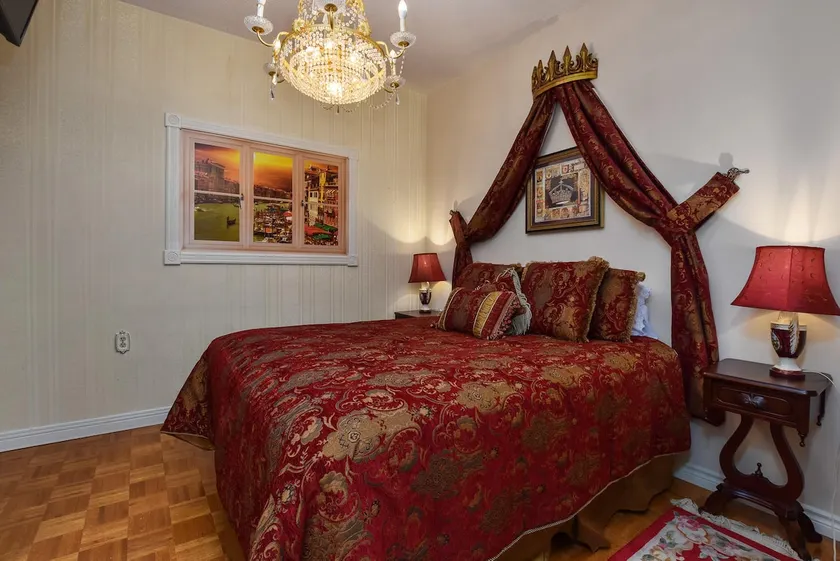The Penthouse West : The Romeo & Juliet Suite 301 - Image 1