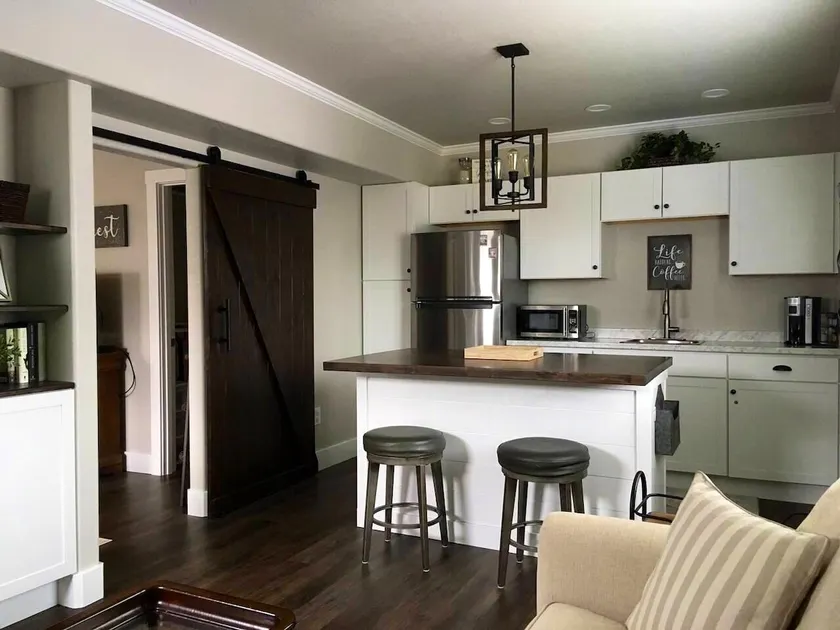 The Deluxe Suite - Image 1