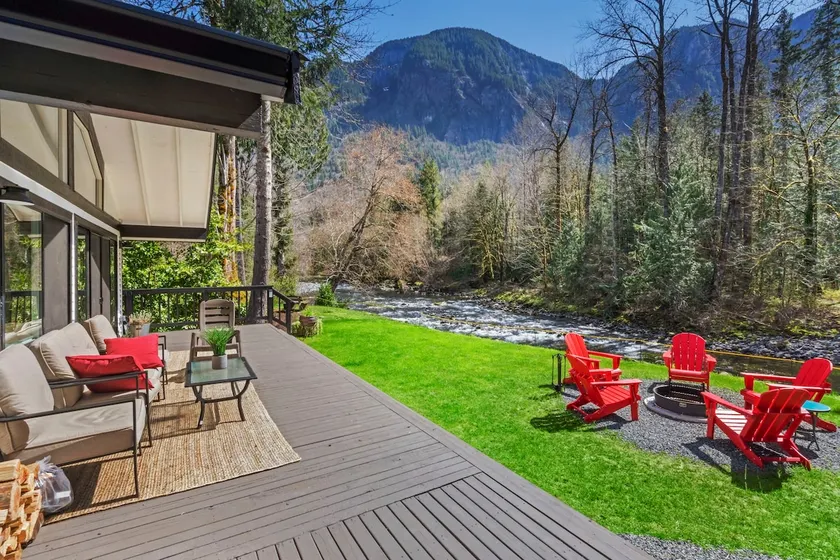 Snoqualmie River Retreat - Image 1