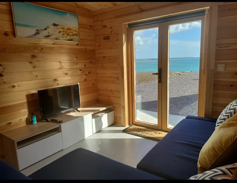 Cosy Log Cabin with stunning ocean views - Image 1