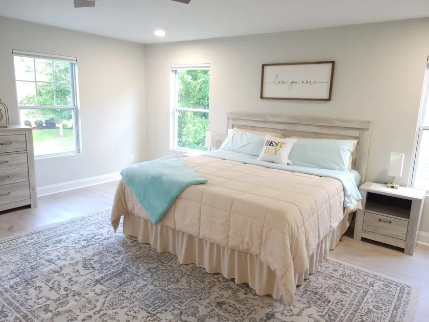 Clean and Comfy Charlotte House - Image 1