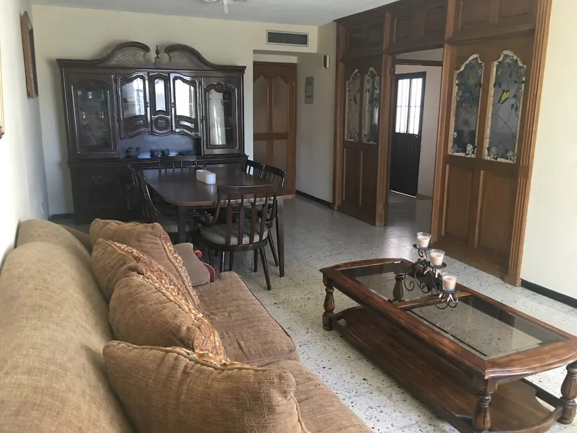 Very comfortable house in an excellent area. - Image 1