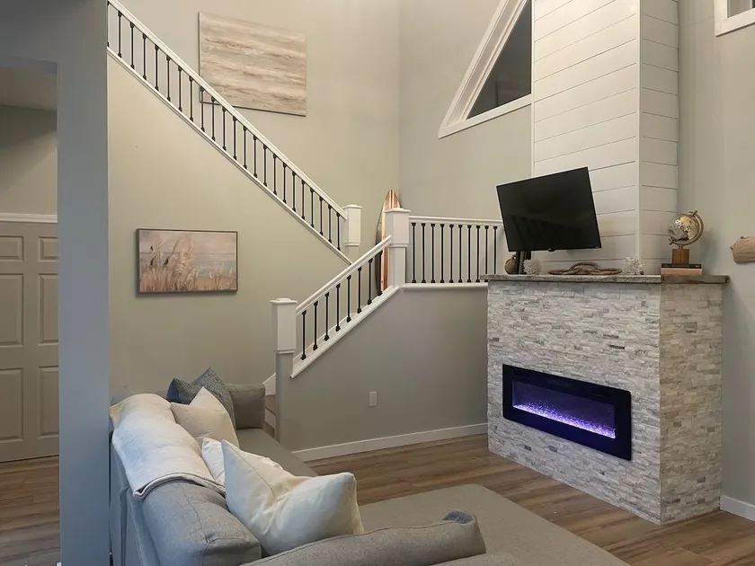 New Custom Home, 3 BD, 2 BA - 5 min walk to Beach - Image 1