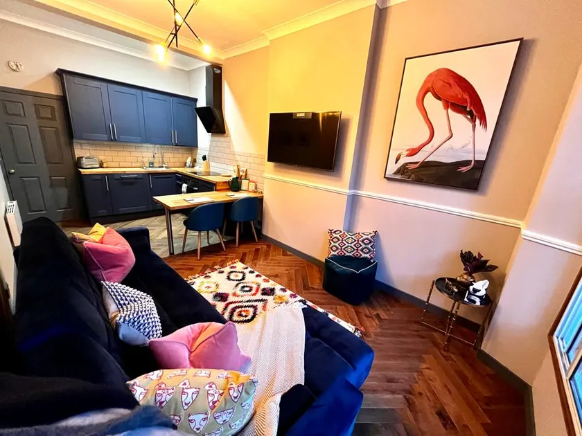 Stunning 1 bed Apt in West End - Image 1