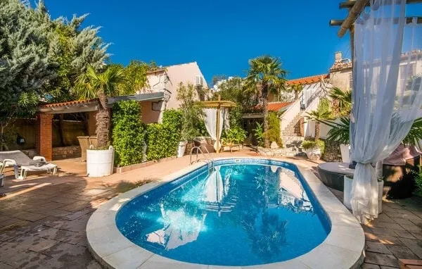 Villa Luma with heated pool all season - Image 1