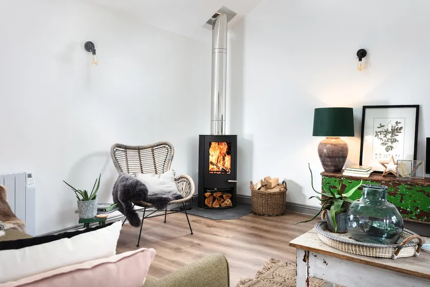 A Slow Staycation |🐕 🐶 Friendly | Log Burning Fire - Image 1