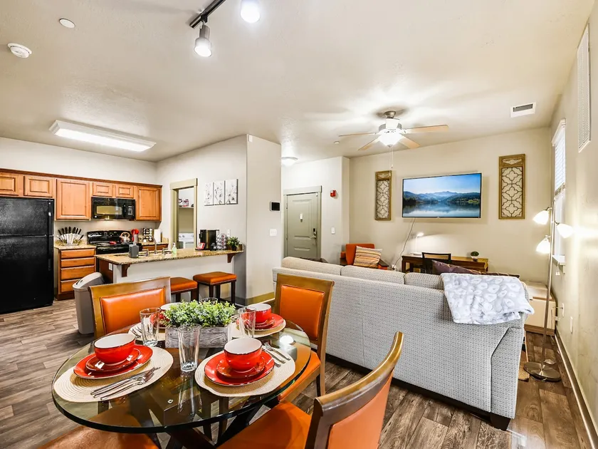 Spring is in the Air - Relaxing, 1st-Floor Suite - Image 1
