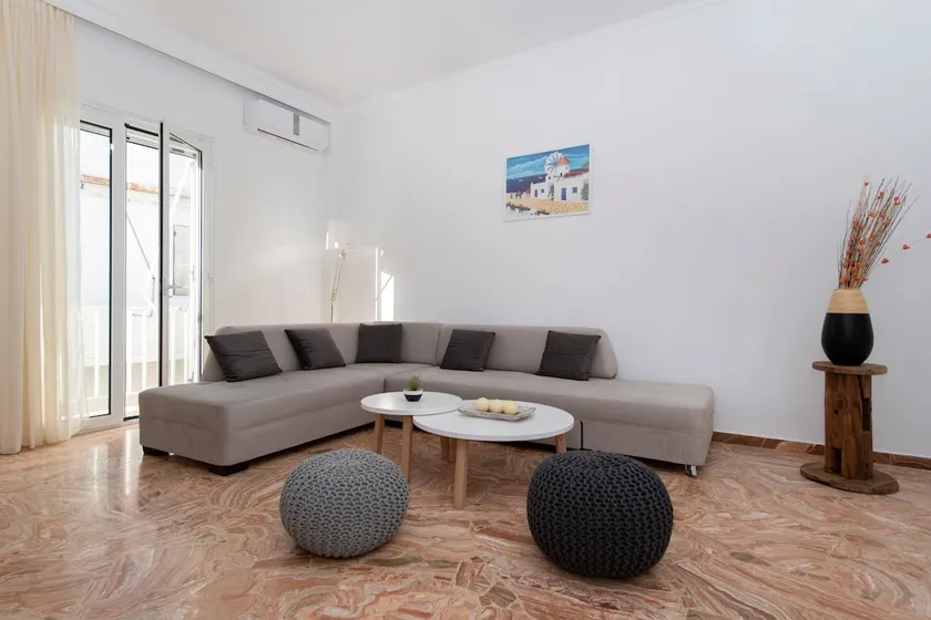 Downtown Apartment - Image 1