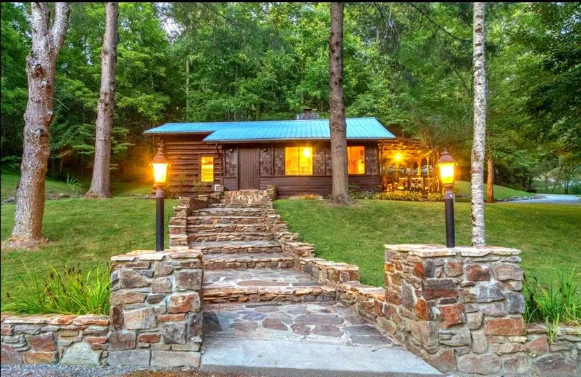1940s cabin on 35 acres hike&fish onsite+RV hookup - Image 1