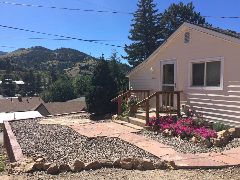 Cozy Pet Friendly Home in Mtn Town-Lic# 2022-02 - Image 1