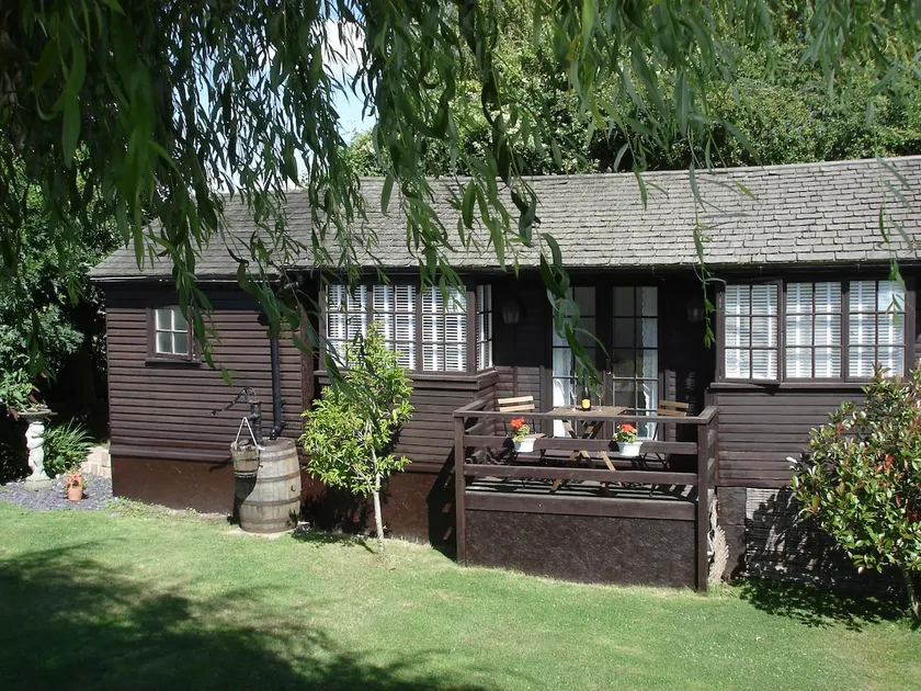 HOLLYDENE LODGE - Image 1