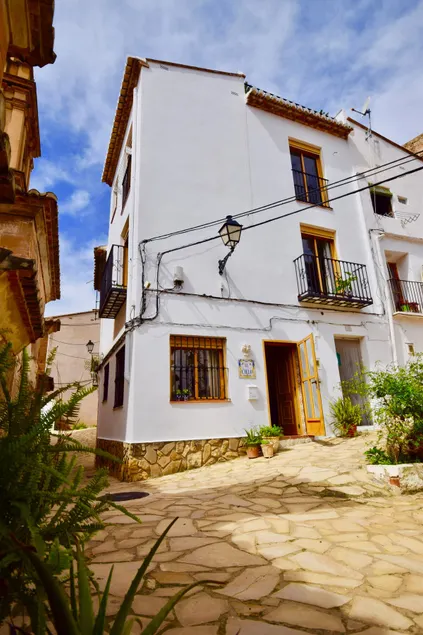 Stylish Townhouse, Center Old Town, Sunny Rooftop. - Image 1