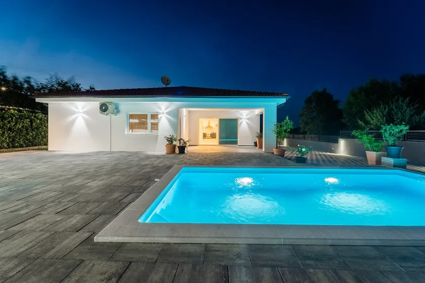 Villa Pavicini - with heated pool - Image 1
