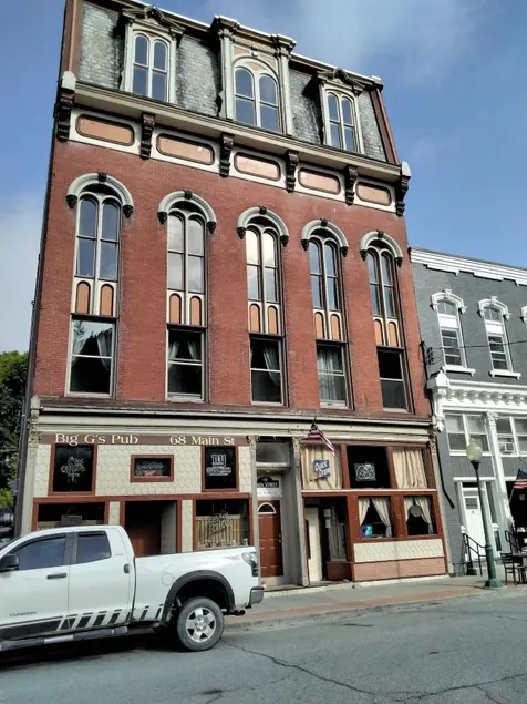 Apartment A is in a charming, historic building - Image 1