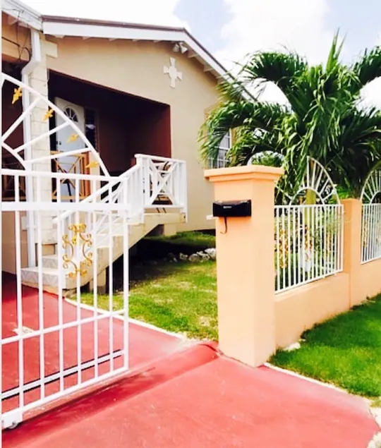 Beautiful Cozy Two Bedroom Side by side duplex. A - Image 1