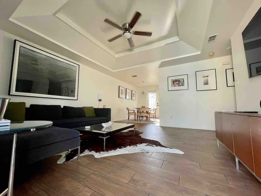 Contemporary 2/2 - no cleaning fee... - Image 1