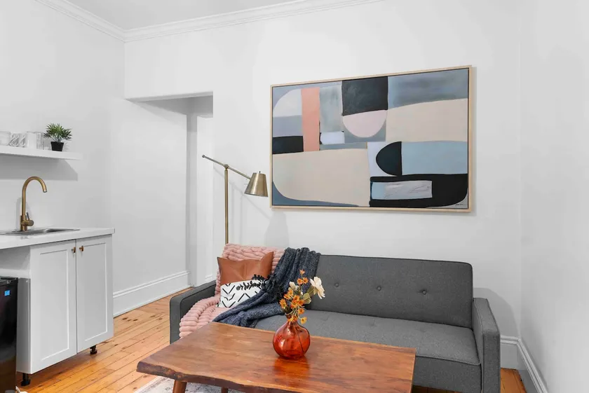 Studio 3 ~ 1 BDRM Apartment, w/ Lounge Area - Image 1
