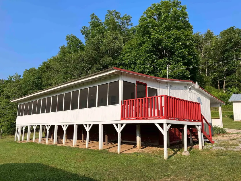 Entire house near the river! - Image 1