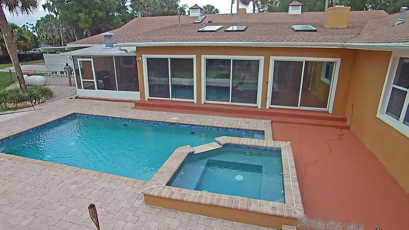 3 BR 2 Bath Home Full Kitchen Pool Boat Parking - Image 1