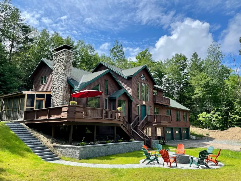 Cliff View Loj Home is in a Quiet Neighborhood Walking Distance to Mirror Lake. - Image 1