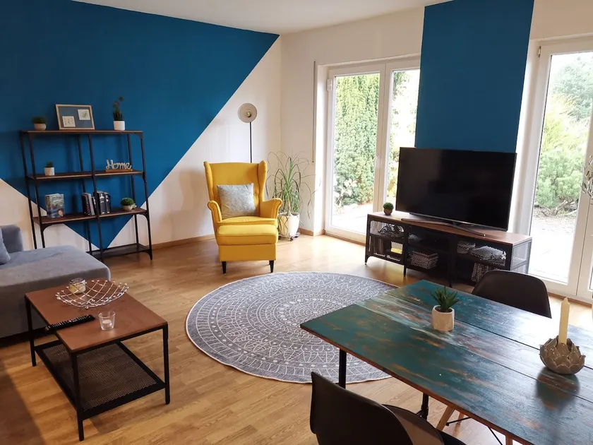 Beautiful apartment with a patio - Image 1