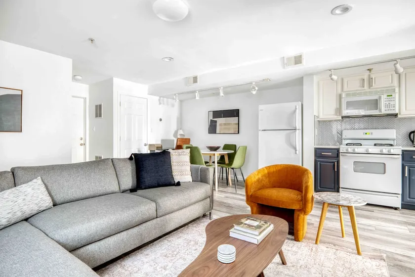 Stunning New 2BR Apt, 10 Min to NYC - Image 1