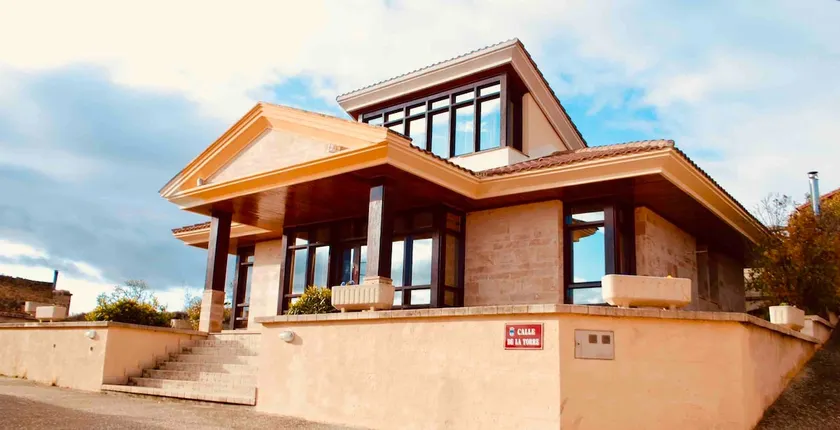 Detached chalet with a winery/cellar and swimming pool - Image 1