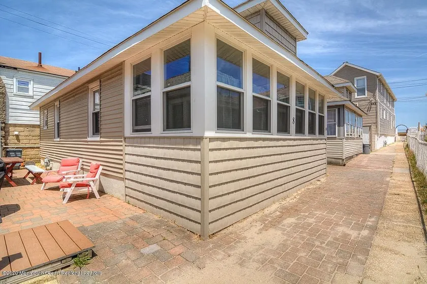 Pt. Pleasant Bch bungalow 60 steps from Beach - Image 1